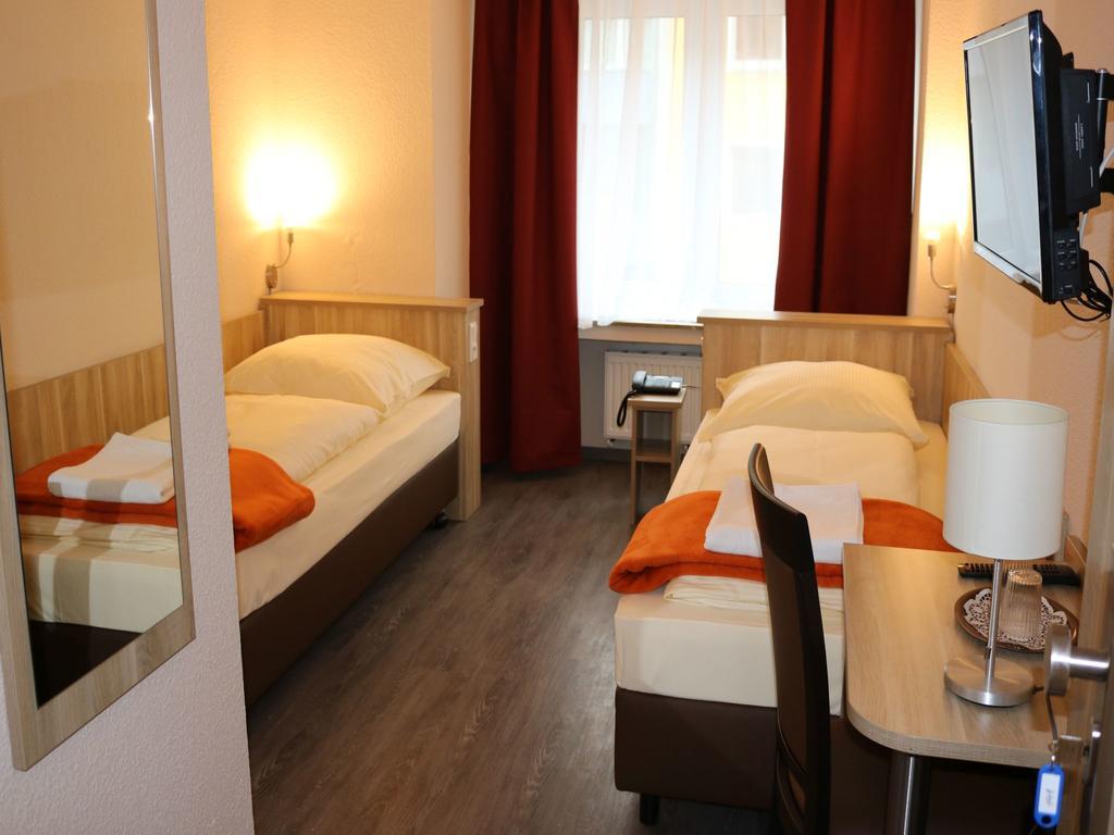 Hotel Paris Дюссельдорф Экстерьер фото