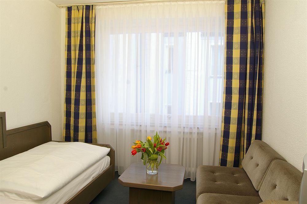 Hotel Paris Дюссельдорф Экстерьер фото